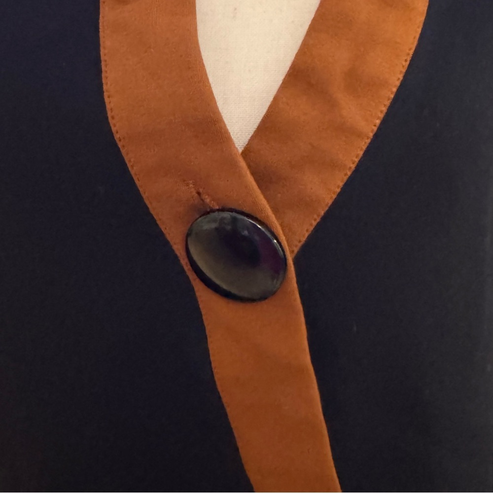 Luii Colorblock V-Neck Blouse – Black & Rust – Size L - Picture 2 of 12